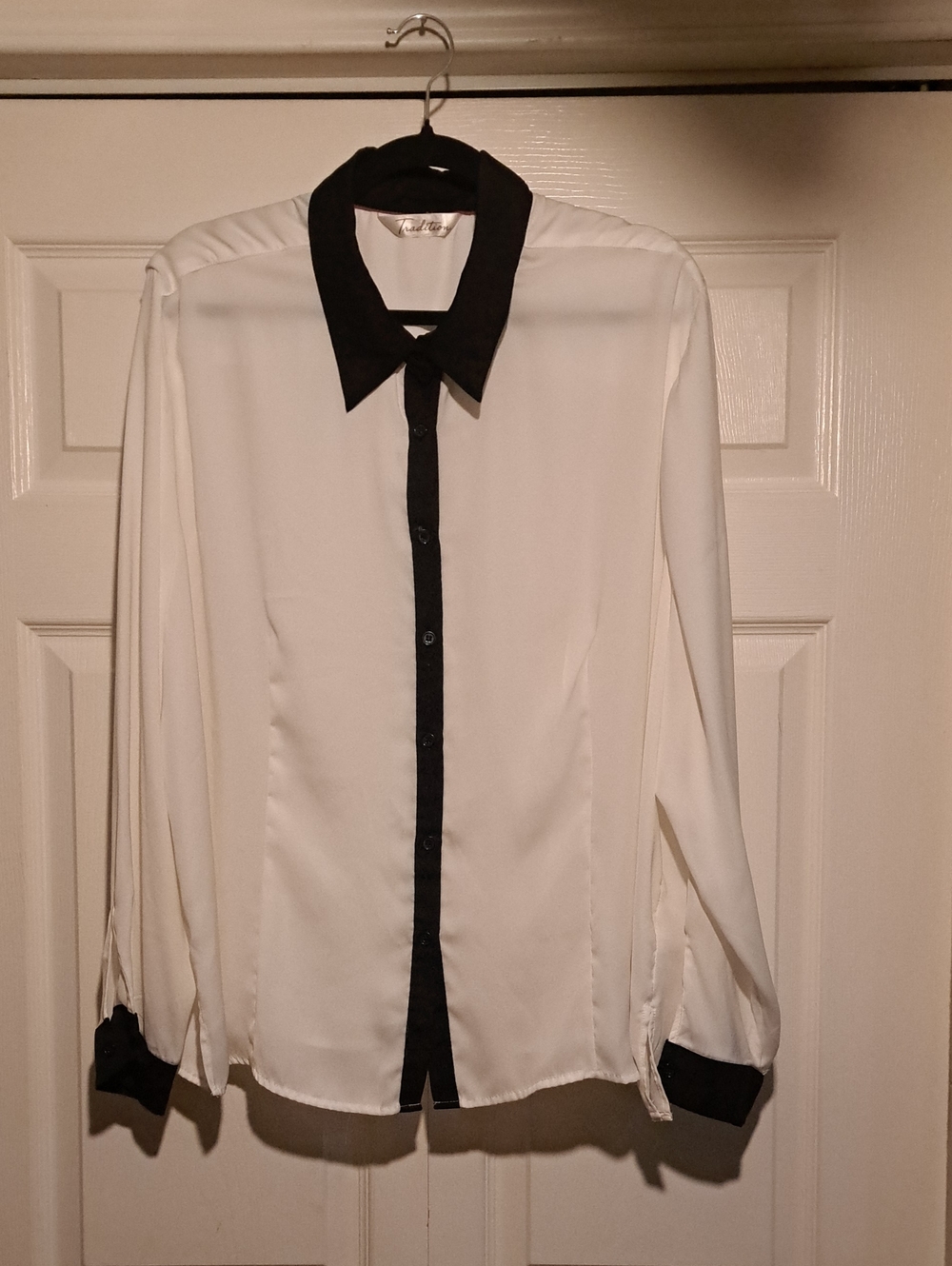 🏛Traditions-Classic woman's White 1X Button-Up Blouse with Black Trim